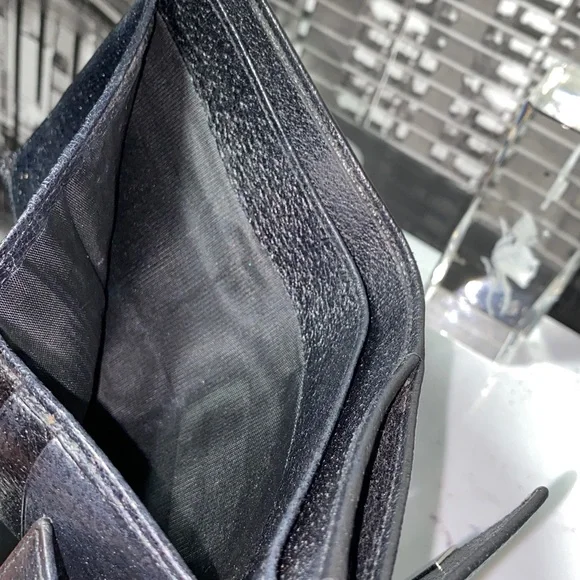 Authentic Gucci Black Textured Leather Wallet - Picture 8 of 14